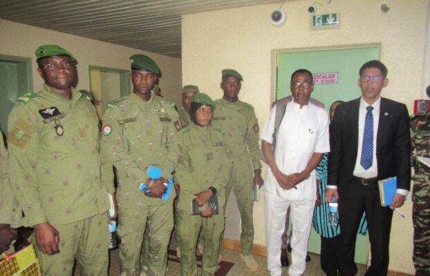 Visite des jeunes officiers de la 8ème promotion de l’école d’Administration Militaire et Technique (EANT) à la CNSS.